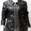 Blusão em pele com tachas